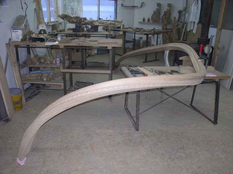 Сложный гнутый поручень с резьбой по всей длине 