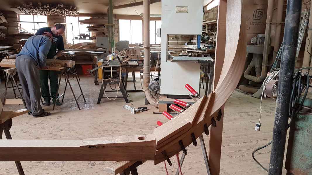 Соединение гнутого и крученого учаска поручня требует особого  мастерства и терпения